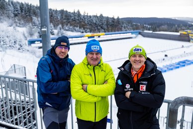 Sportstättenchef Heiko Krause, OK-Chef Bernd Wernicke und Wettkampfleiter Sendel (von links) blicken voller Vorfreude auf die bevorstehenden Wettkämpfe in der ARENA am Rennsteig.