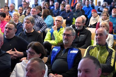 Knapp 100 Volunteers kamen zur traditionellen Kick-off-Veranstaltung, die die heiße Phase der Vorbereitung einläutet.