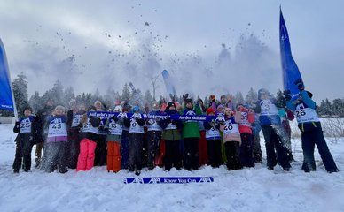 Gruppenbild einer Kindergruppe in der AXA WInterwelt