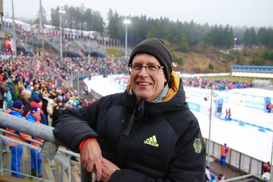 DOSB-Präsident Thomas Weikert zeigt sich von der Atmosphäre in der ARENA am Rennsteig begeistert. 